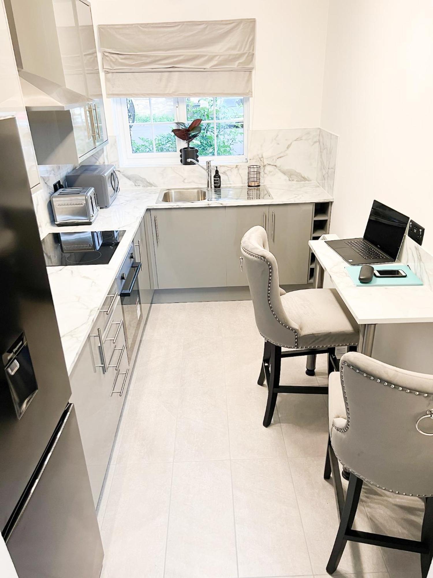Beautiful Apartment In Beckton With Private Entrance And Garden London Bagian luar foto