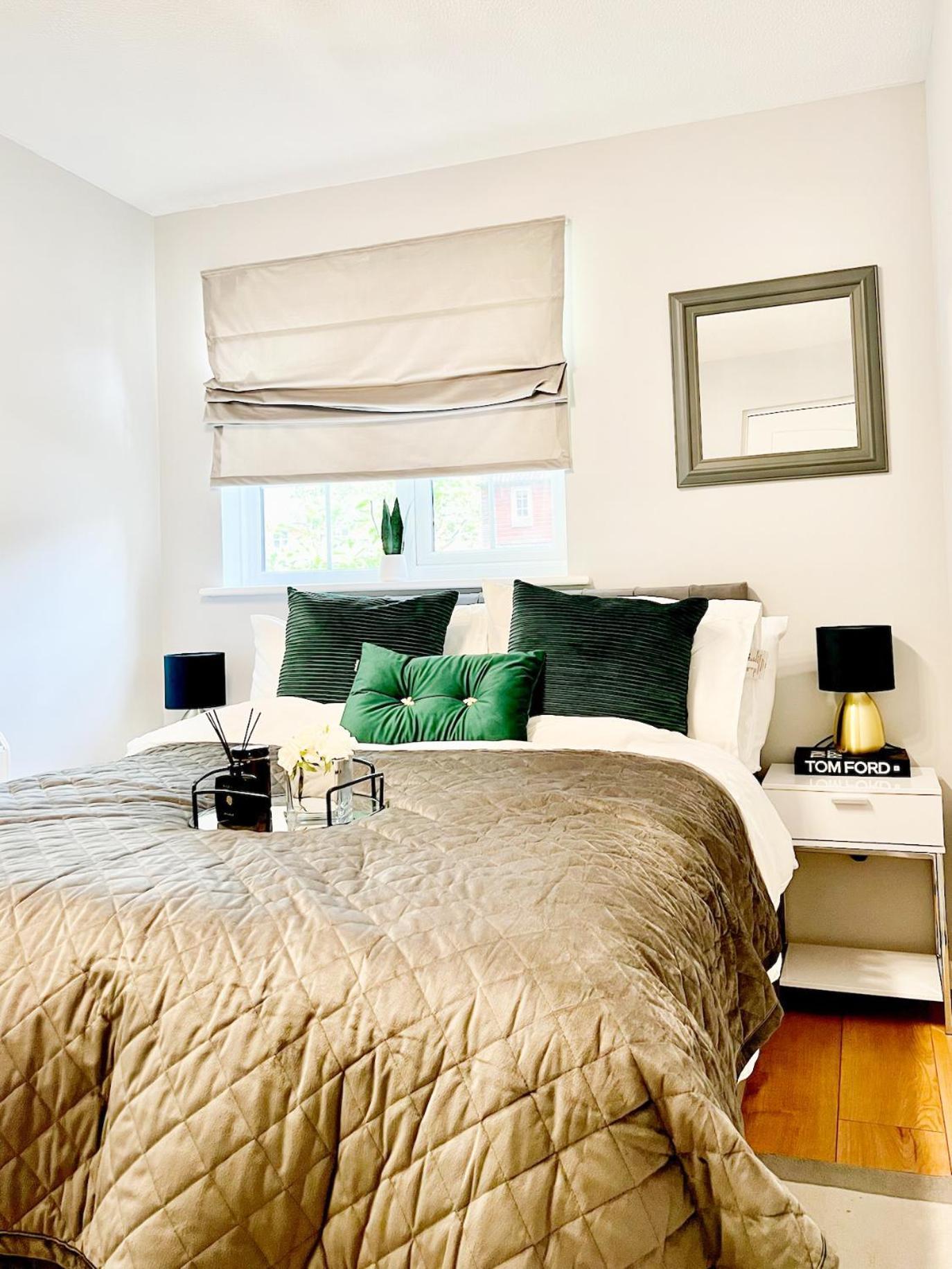 Beautiful Apartment In Beckton With Private Entrance And Garden London Bagian luar foto