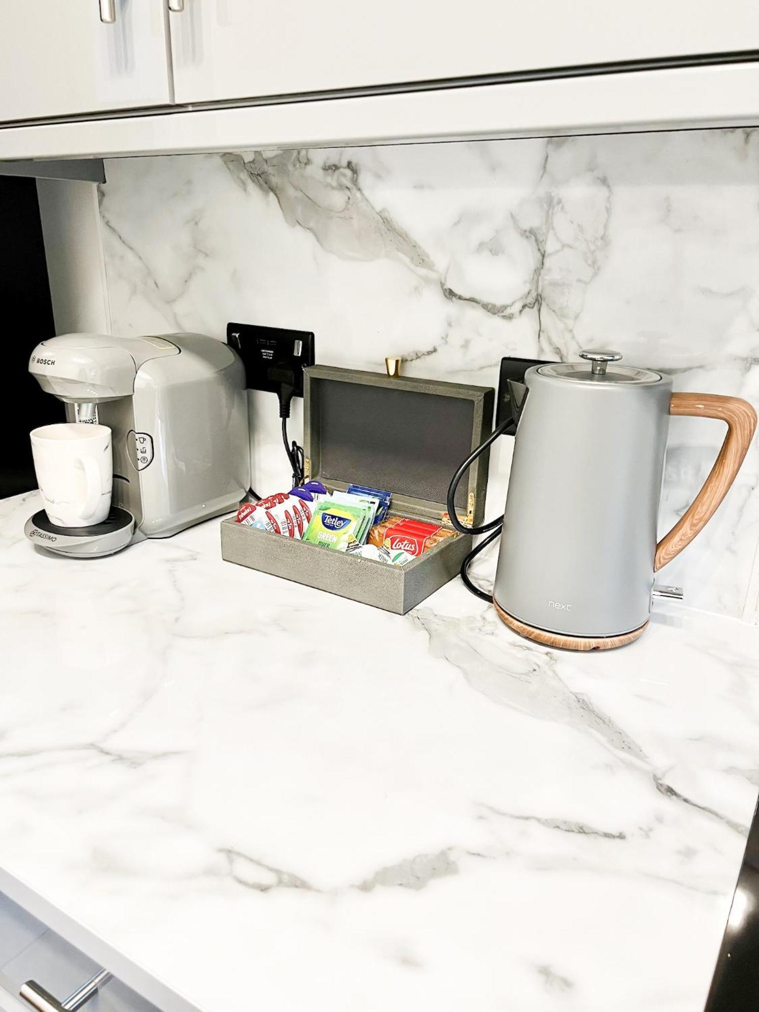 Beautiful Apartment In Beckton With Private Entrance And Garden London Bagian luar foto