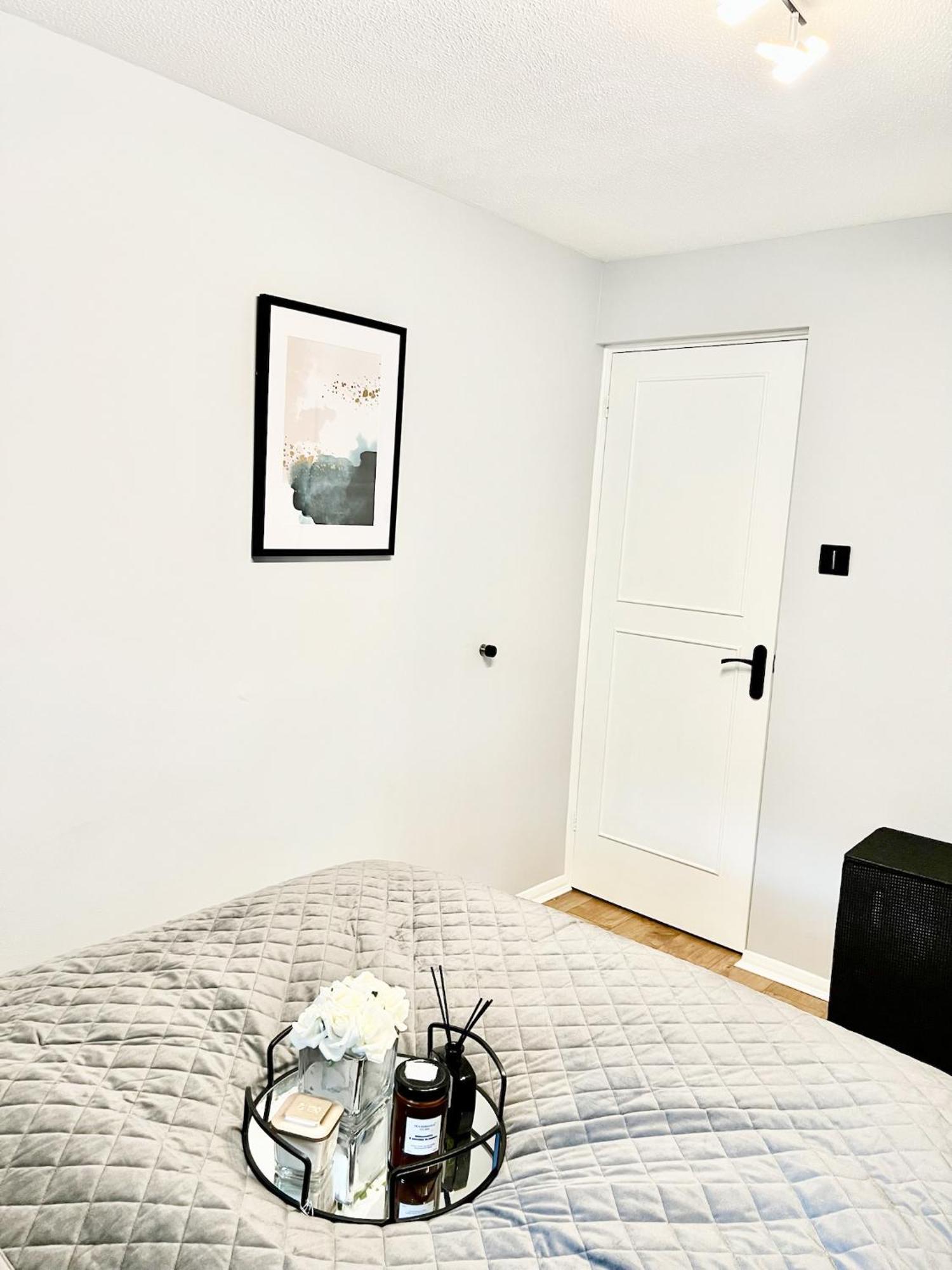 Beautiful Apartment In Beckton With Private Entrance And Garden London Bagian luar foto