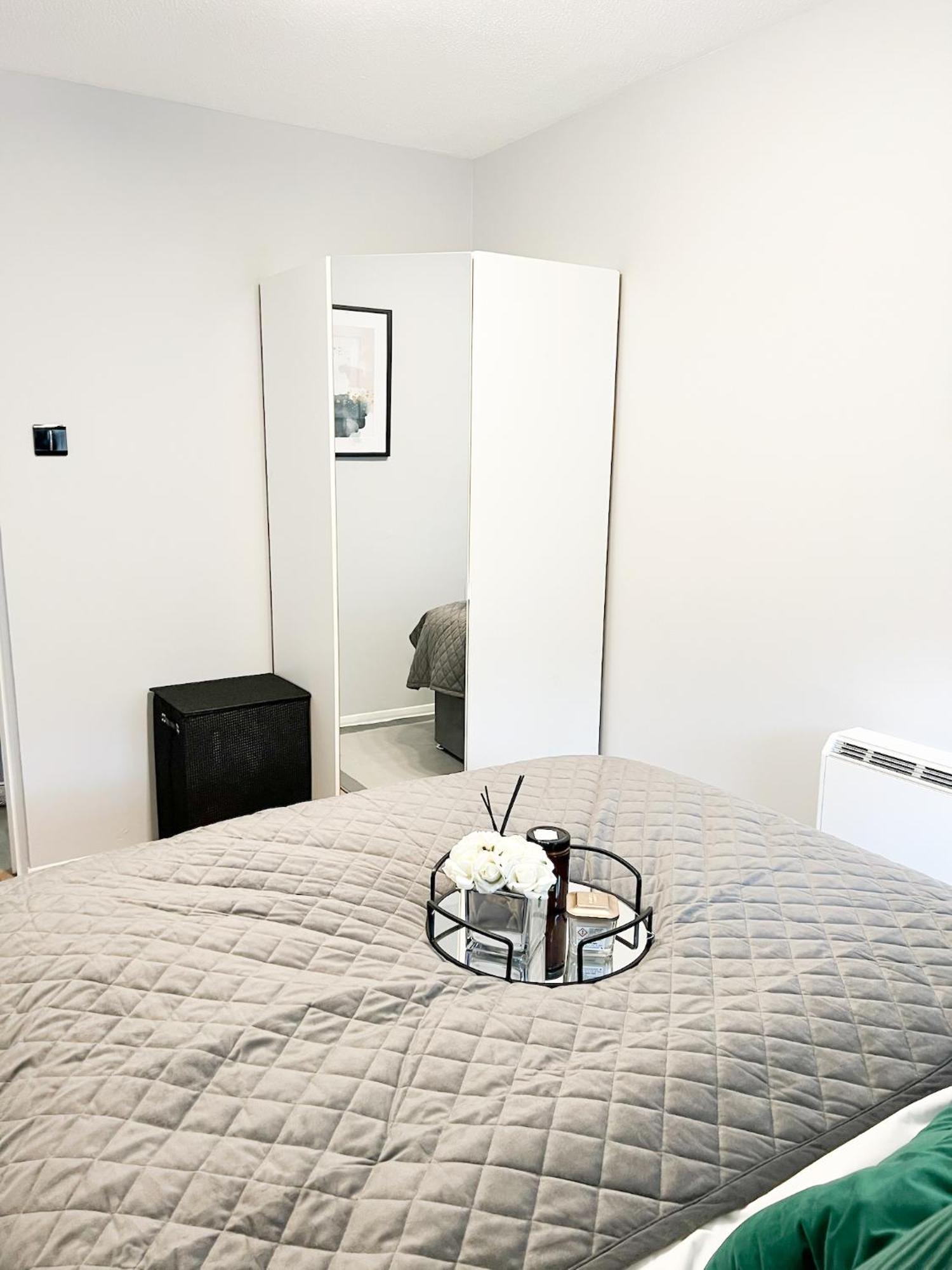 Beautiful Apartment In Beckton With Private Entrance And Garden London Bagian luar foto
