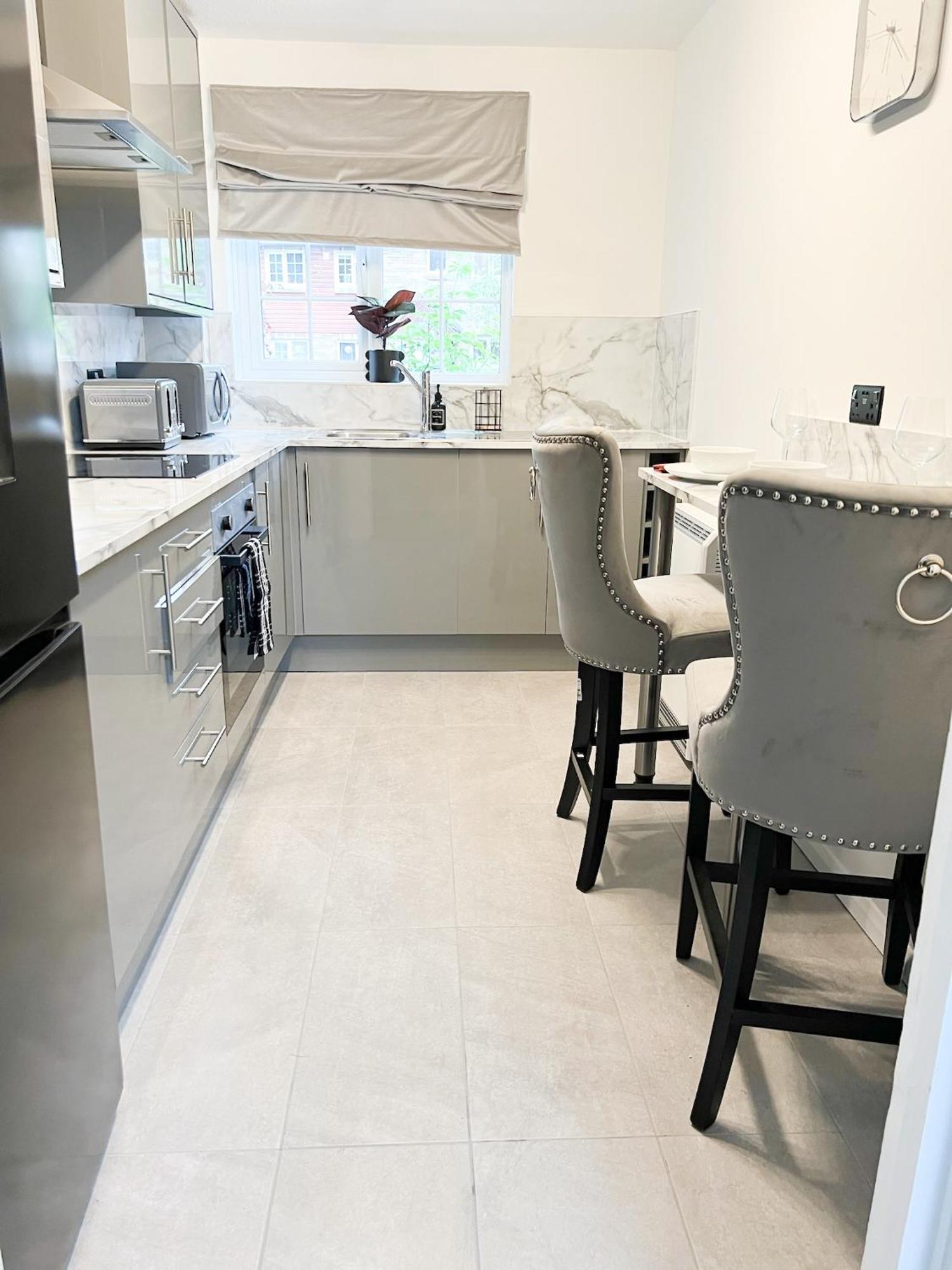 Beautiful Apartment In Beckton With Private Entrance And Garden London Bagian luar foto